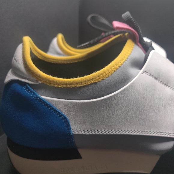 Balenciaga - Picture 3 of 7